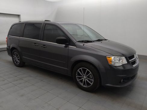 Used 2017 Dodge Grand Caravan SXT image 11