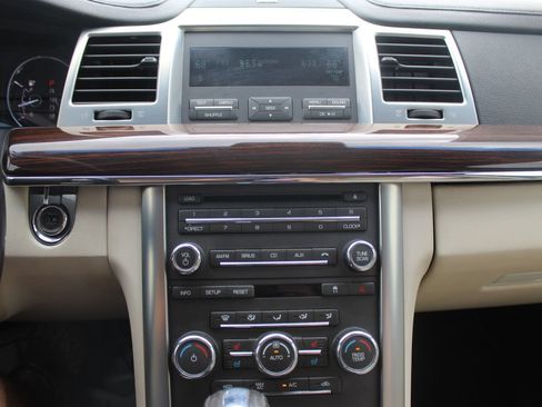 Used 2010 Lincoln MKS FWD image 39