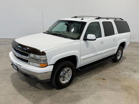 Used 2002 Chevrolet Suburban 2500 LT AWD/4WD image 2
