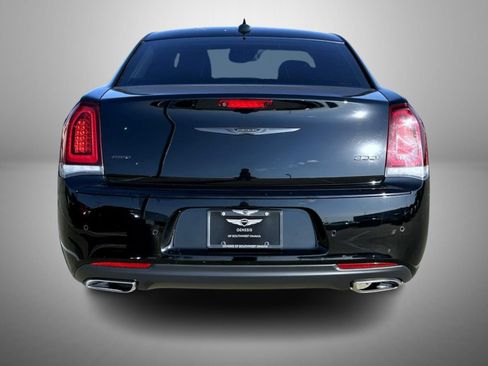 Used 2022 Chrysler 300 Touring L w/ Comfort Group AWD/4WD image 6