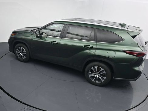 Used 2024 Toyota Highlander XLE FWD image 30