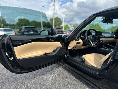 Used 2017 MAZDA MX-5 Miata RF Grand Touring RWD image 17