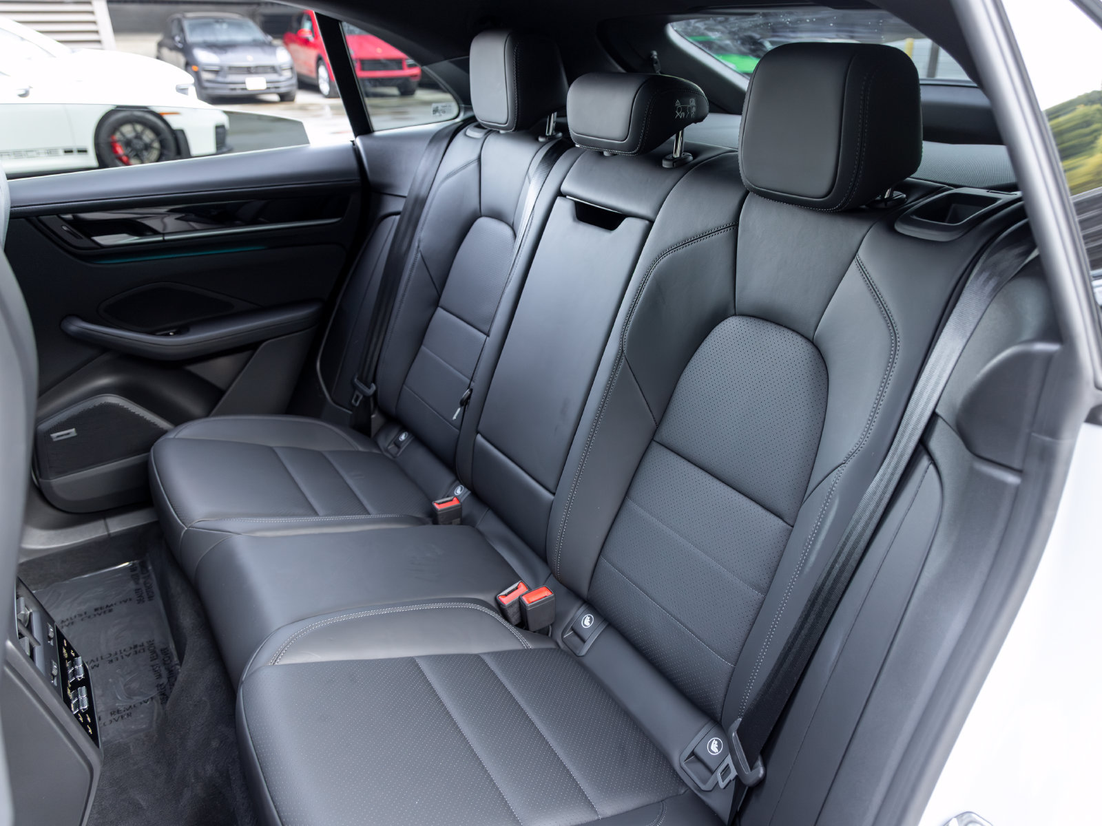 Certified 2025 Porsche Macan 4S Electric AWD/4WD image 48