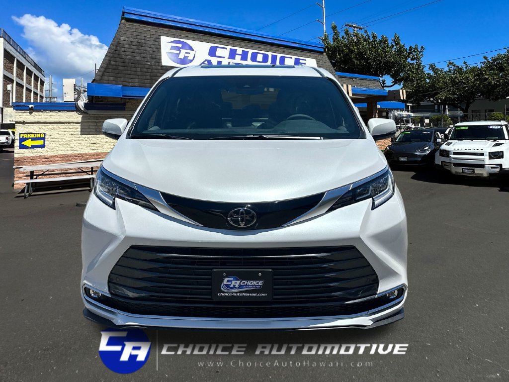 Used 2026 Toyota Sienna Limited FWD image 10