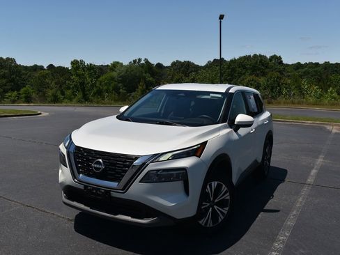 Used 2023 Nissan Rogue SV FWD image 7