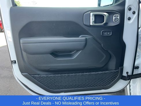 New 2025 Jeep Gladiator Rubicon w/ Convenience Group image 6