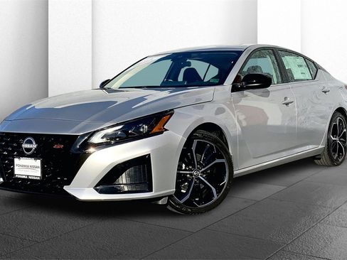 New 2025 Nissan Altima 2.5 SR w/ SR Premium Package image 2