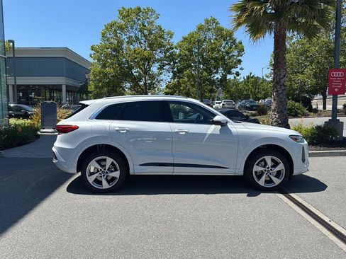Used 2025 Audi Q5 Premium Plus w/ Premium Plus AWD/4WD image 5