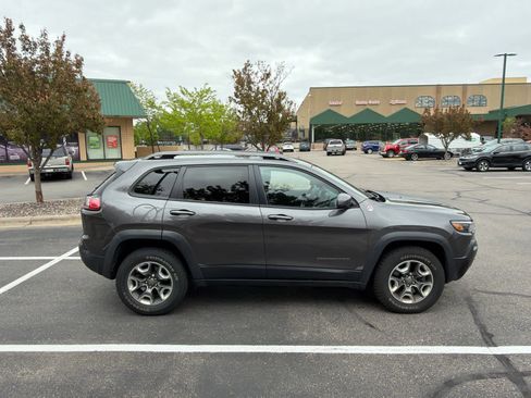 Used 2019 Jeep Cherokee Trailhawk w/ Cold Weather Group AWD/4WD image 3