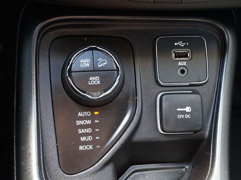 Used 2020 Jeep Compass Trailhawk AWD/4WD image 38