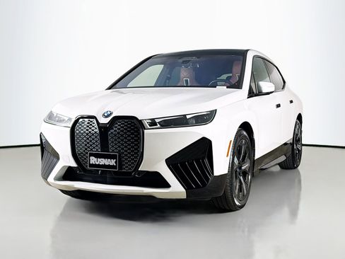 Used 2023 BMW iX xDrive50 w/ Premium Package image 3