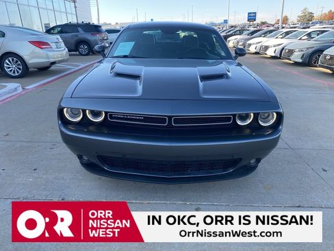 Used 2022 Dodge Challenger SXT w/ Plus Package image 8