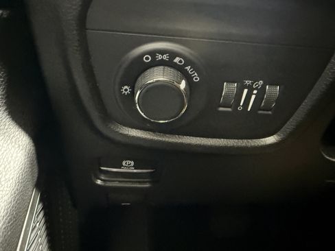 Used 2023 Jeep Grand Cherokee L Laredo AWD/4WD image 17