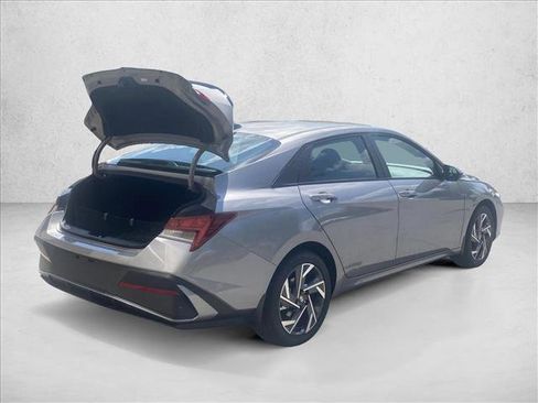 Certified 2025 Hyundai Elantra SEL image 8