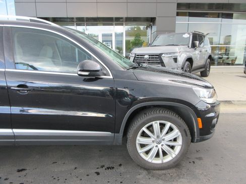 Used 2012 Volkswagen Tiguan SE AWD/4WD image 13