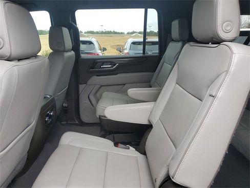 Used 2025 GMC Yukon XL Elevation image 14