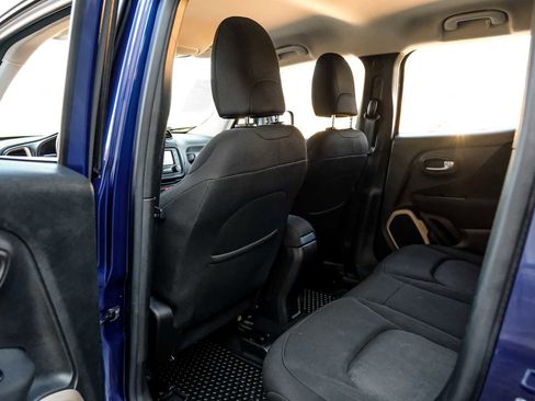 Used 2017 Jeep Renegade Latitude w/ Cold Weather Group image 34