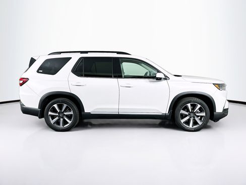 Used 2025 Honda Pilot Touring image 10