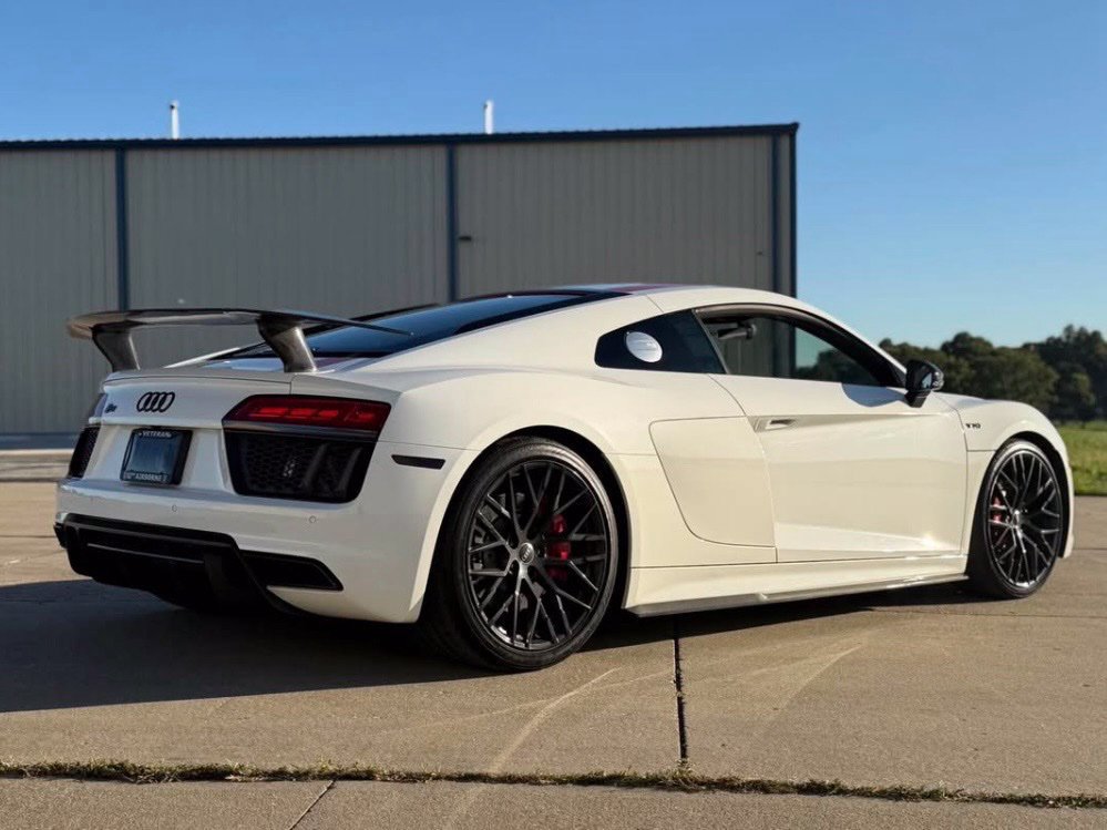 Used 2018 Audi R8 V10 RWD image 2