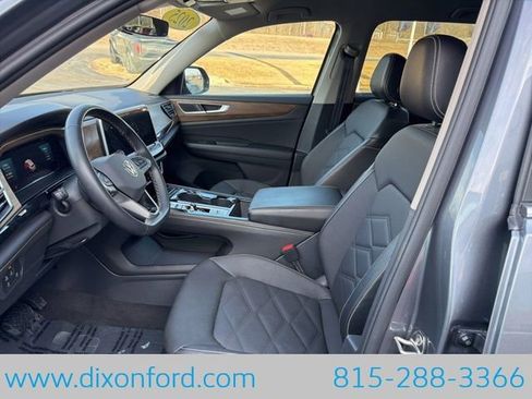 Used 2025 Volkswagen Atlas SE image 9