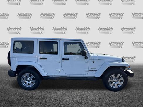Used 2017 Jeep Wrangler Unlimited Sahara w/ Connectivity Group AWD/4WD image 16
