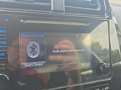 Used 2019 Toyota Prius LE FWD image 18