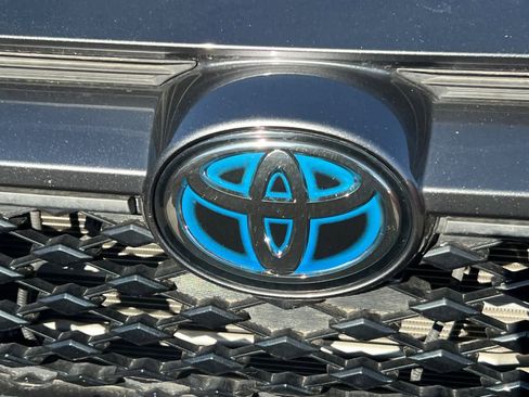 Used 2022 Toyota RAV4 SE w/ Carpet Mat Package (TMS) AWD/4WD image 13