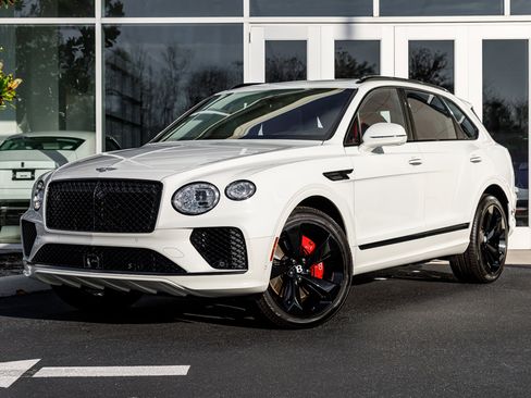 Used 2025 Bentley Bentayga image 24