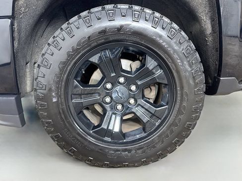 Used 2017 Chevrolet Silverado 1500 LT w/ Midnight Edition AWD/4WD image 35