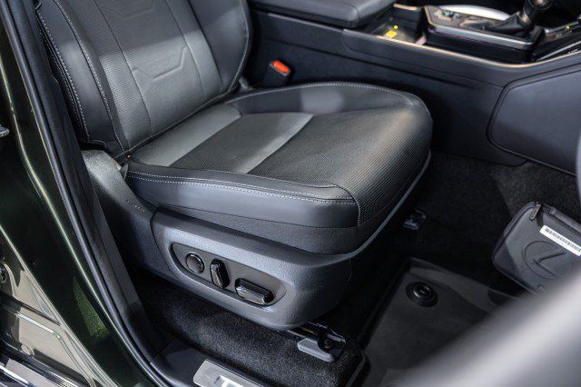 Used 2025 Lexus GX 550 w/ Cold Area Package AWD/4WD image 51