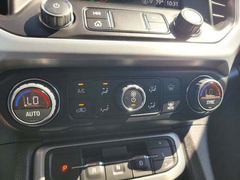 Used 2022 GMC Acadia SLT w/ Technology Package FWD image 21