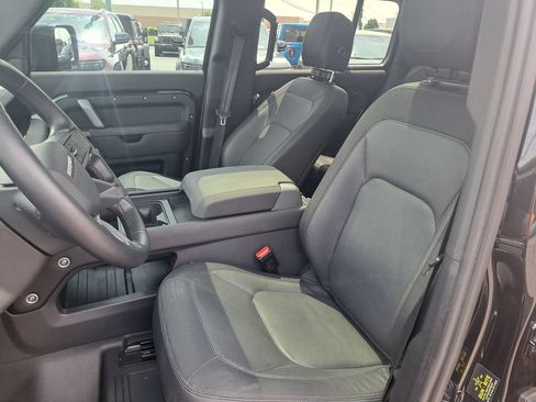 Used 2024 Land Rover Defender 110 X-Dynamic SE AWD/4WD image 25