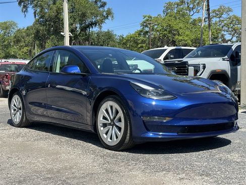 Used 2022 Tesla Model 3 Standard Range Plus image 11