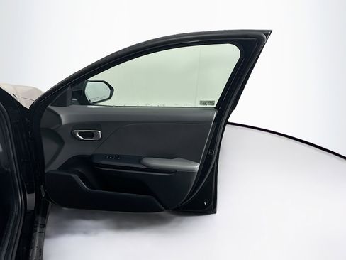 Used 2025 Kia K4 LXS image 34