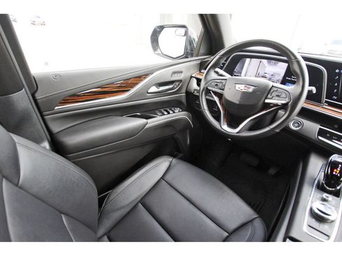 Used 2024 Cadillac Escalade ESV Luxury RWD image 8