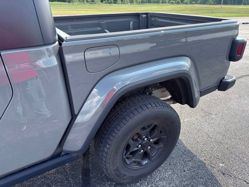 Used 2022 Jeep Gladiator Overland AWD/4WD image 15