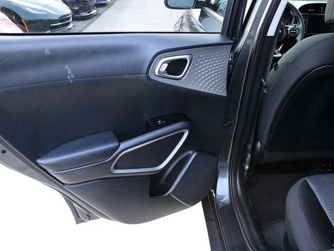 Used 2023 Kia Soul LX image 15