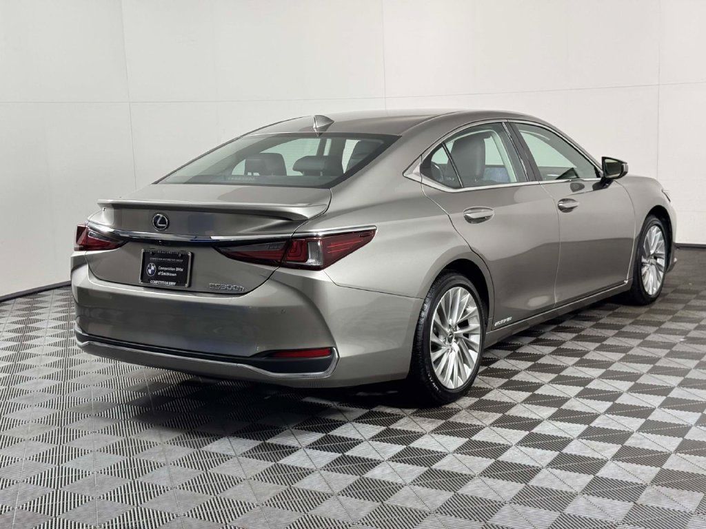 Used 2021 Lexus ES 300h w/ Accessory Package 2 FWD image 10