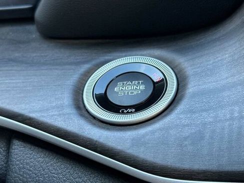 Used 2023 Jeep Grand Cherokee Limited image 20