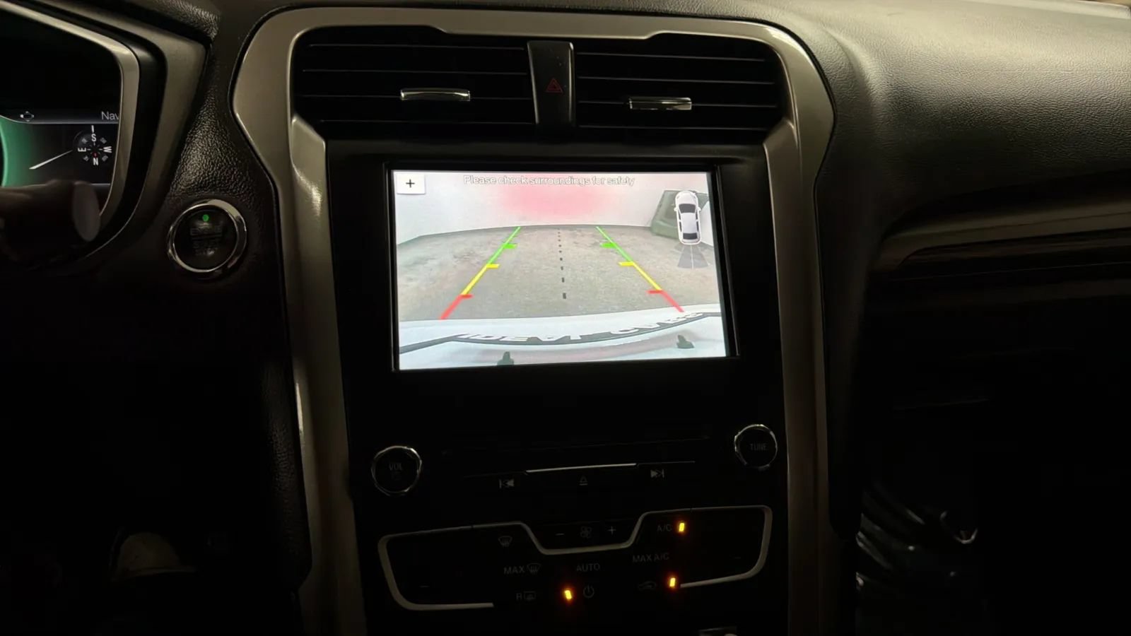 Used 2018 Ford Fusion SE w/ Fusion SE Technology Package FWD image 14
