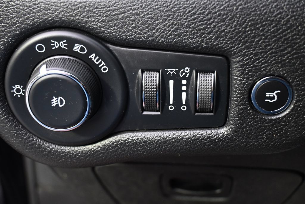 Used 2022 Jeep Cherokee Latitude Lux AWD/4WD image 24