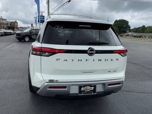 Used 2023 Nissan Pathfinder SL AWD/4WD image 7