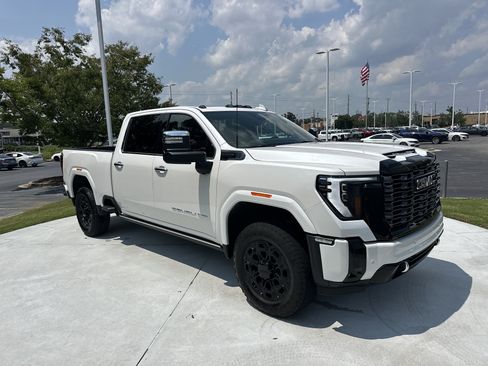 Used 2025 GMC Sierra 2500 Denali Ultimate AWD/4WD image 2