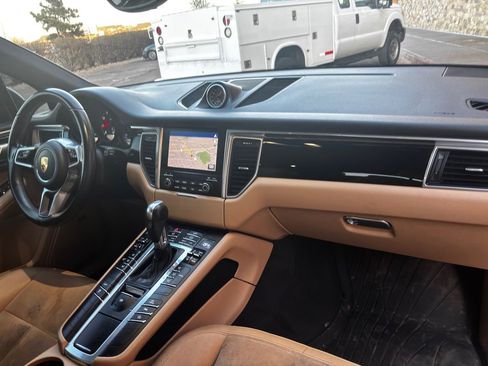 Used 2017 Porsche Macan image 37
