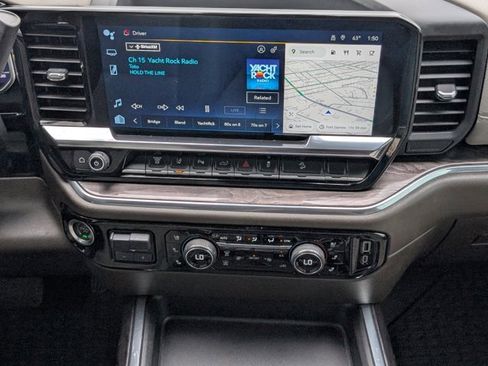 Used 2024 Chevrolet Silverado 2500 LTZ w/ LTZ Convenience Package image 7