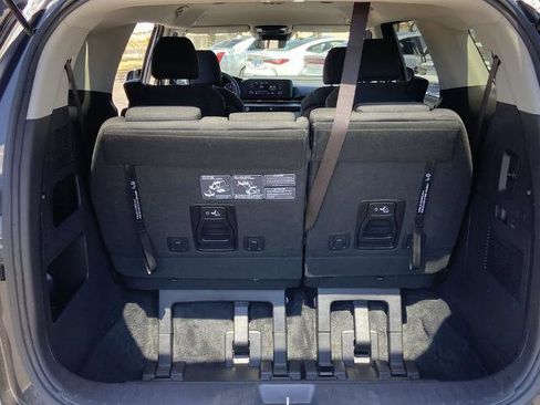 Used 2023 Kia Carnival LX FWD image 21