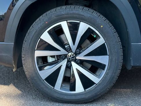 Used 2022 Volkswagen Taos SE FWD image 9