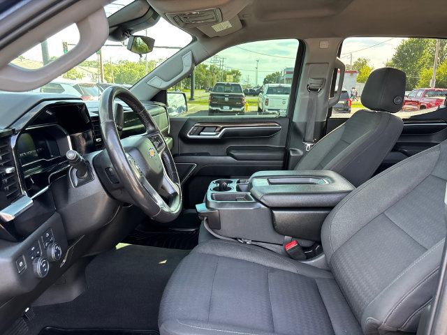 Used 2022 Chevrolet Silverado 1500 LT AWD/4WD image 2