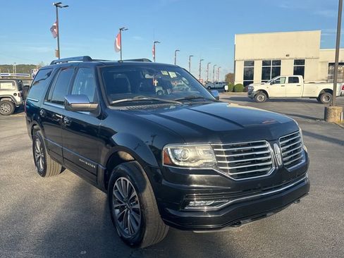 Used 2016 Lincoln Navigator Select image 2