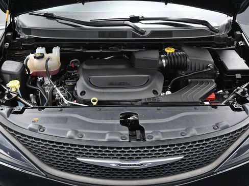 Used 2024 Chrysler Voyager LX FWD image 33